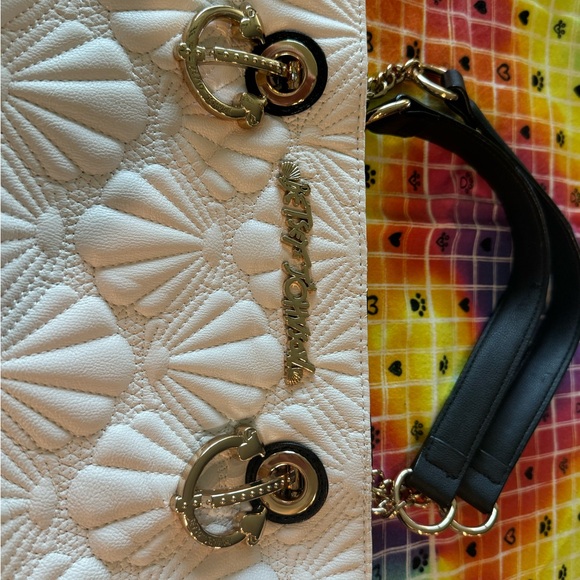 Betsey Johnson Quilted Sea Shell Bag - Picture 12 of 12